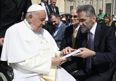 الدكتور رجب شانتورك يلتقي البابا فرانسيس (الفاتيكان ميديا)