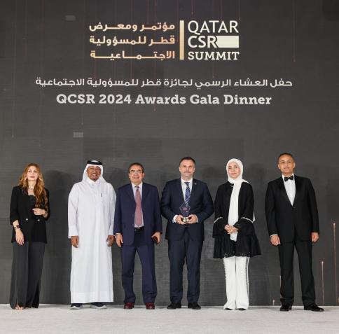 الفائزون من جامعة حمد بن خليفة في حفل توزيع جوائز قطر للمسؤولية الاجتماعية للشركات 2024 